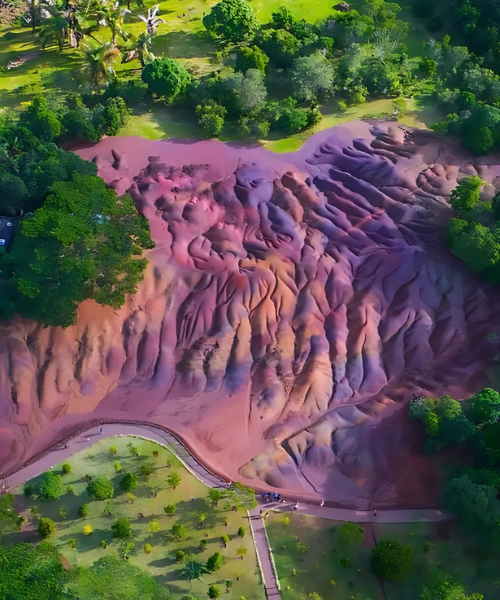 Seven Colored Earths, Chamarel 1